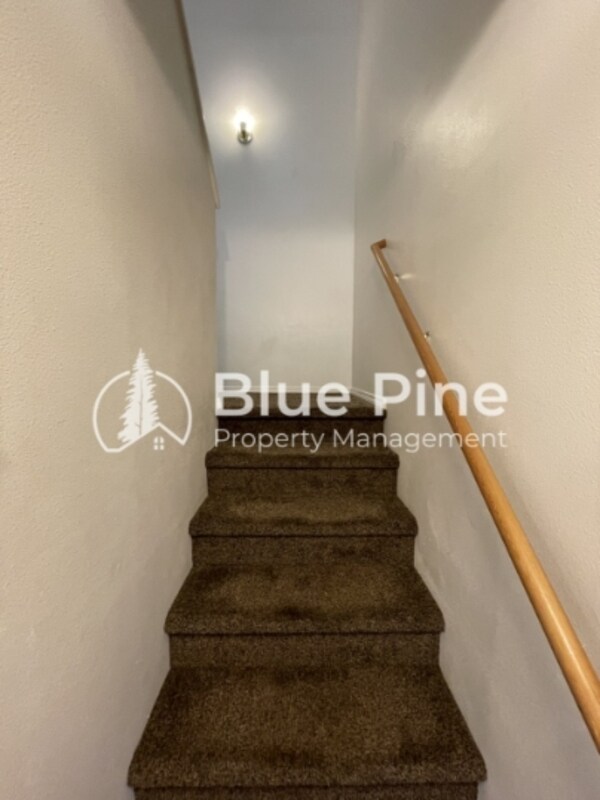 Building Photo - 345 S Byron Ave