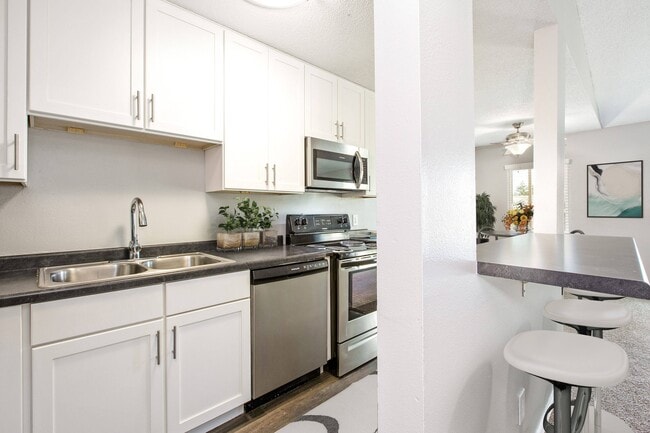 Building Photo - Hinton Heights