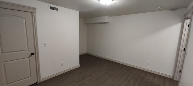 Building Photo - Beautiful Salt Lake Townhome!!!