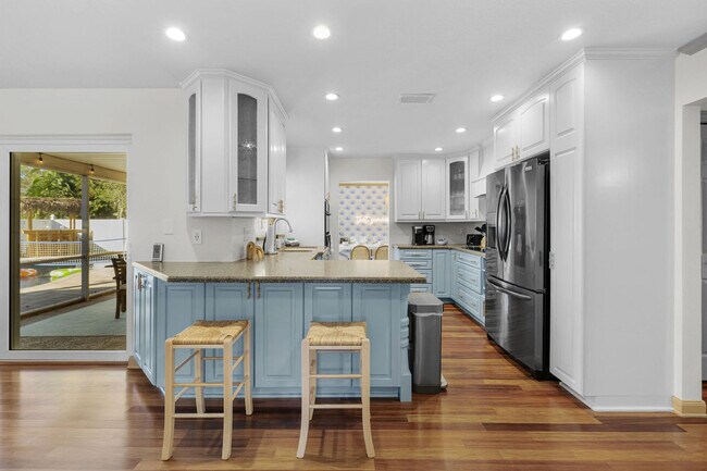 Building Photo - 9414 Laura Anne Dr