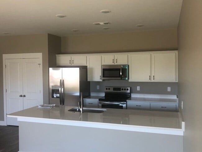 Building Photo - 3 Bedroom 2 bath  Home in Valley View -Move in special: One MONTHS rent free with a two year Lease!!
