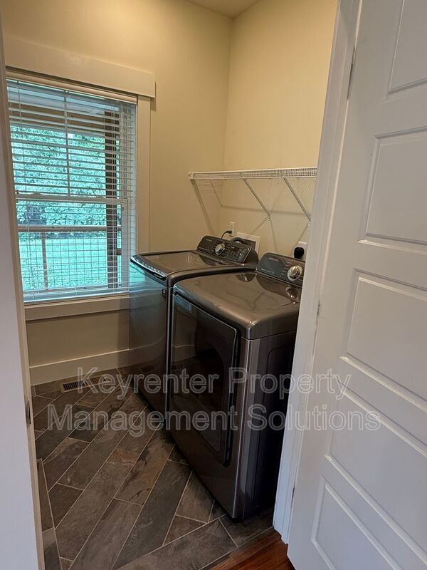 Building Photo - 2440 Belvue Rd