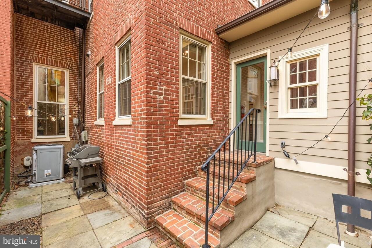 Building Photo - 1337 Vermont Ave NW