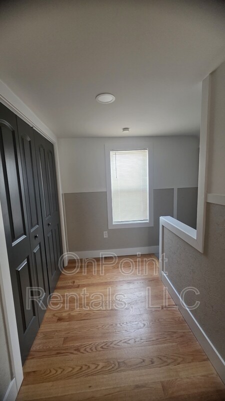 Building Photo - 14526 Russell Ave