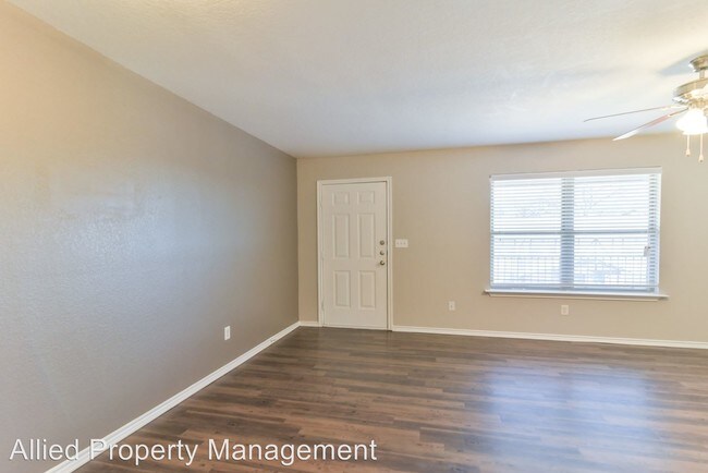 Building Photo - 820 Southeast Pkwy