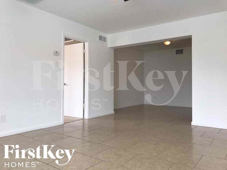 Building Photo - 8707 N 41st Ave