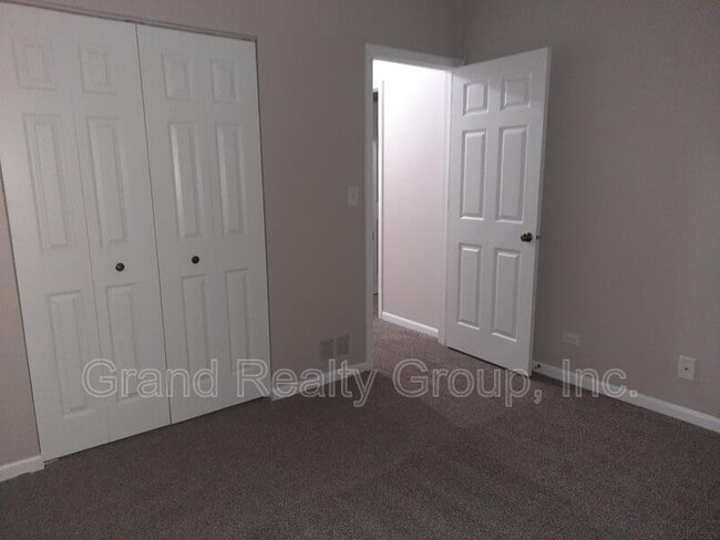 Building Photo - 1209 Chatham Ct