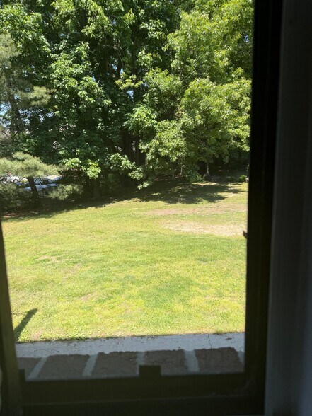 Building Photo - 418 Farrwood Dr
