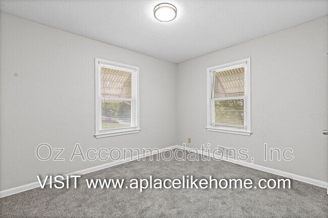 Building Photo - 9811 Marsh Ave