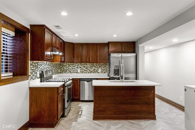 Building Photo - 5859 N Magnolia Ave