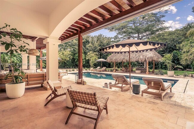 Building Photo - 90 Reserva De Golf