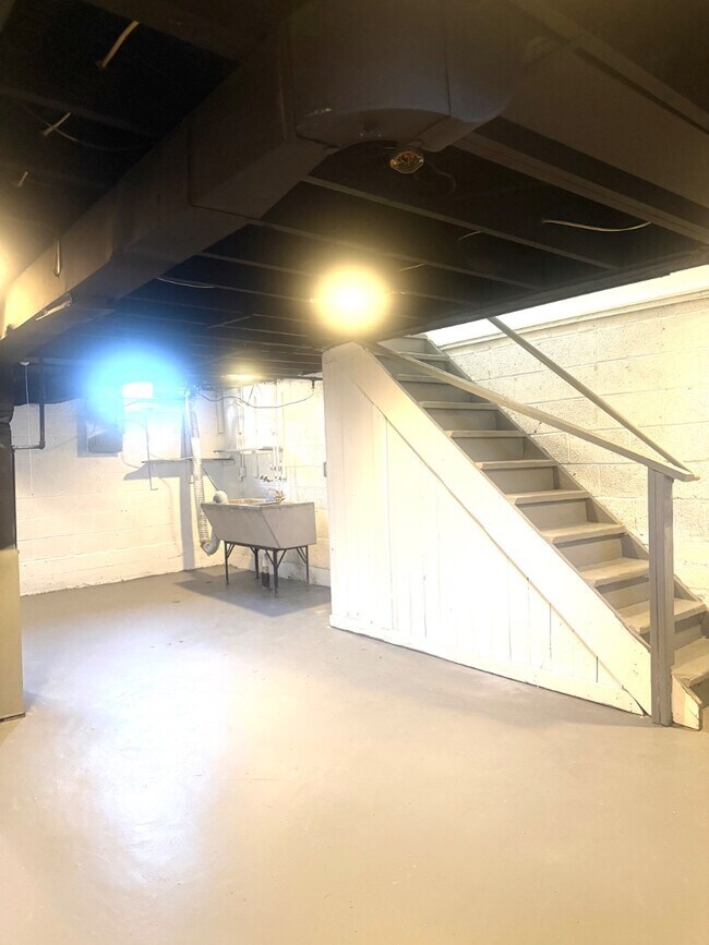 Building Photo - 480 Marquette Dr