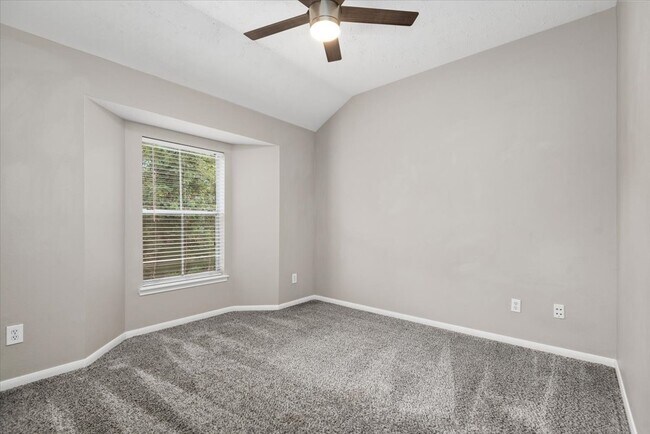 Building Photo - 8051 Bay Branch Dr