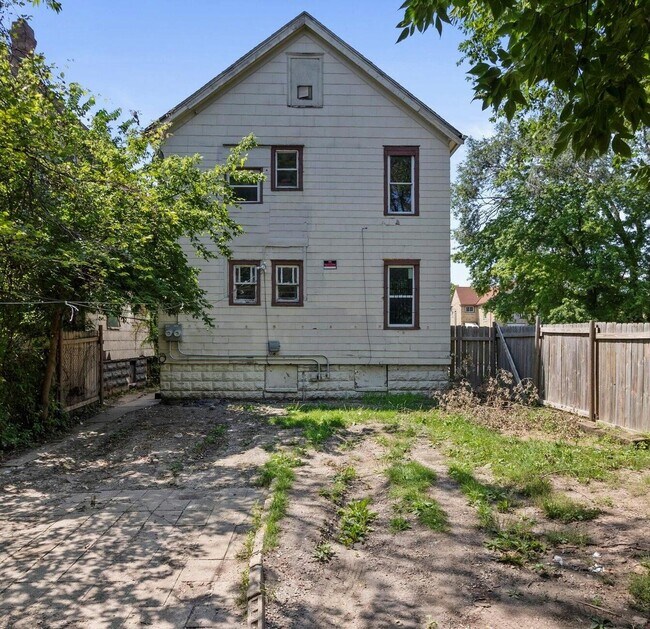 Building Photo - 2860 N 35th St