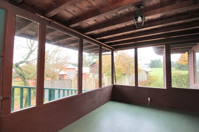 Building Photo - 3 Bed/1 Bath Craftsman Home – Oregon City