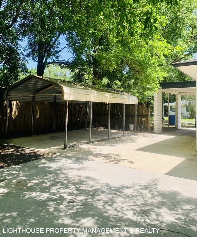 Building Photo - Fully Renovated 3 Bed/1 Bath Home with Att...