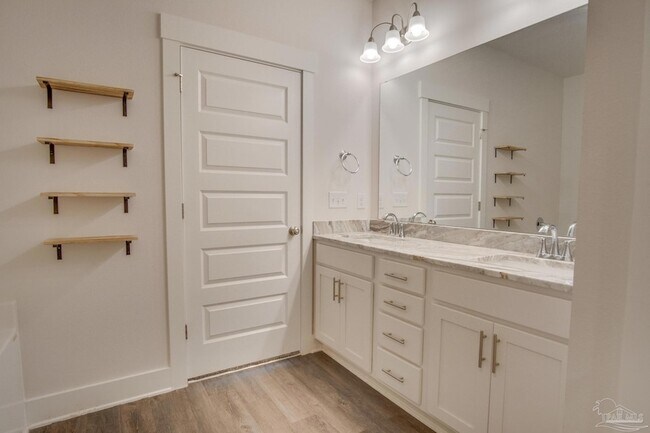 Building Photo - 713 Brambling Ct