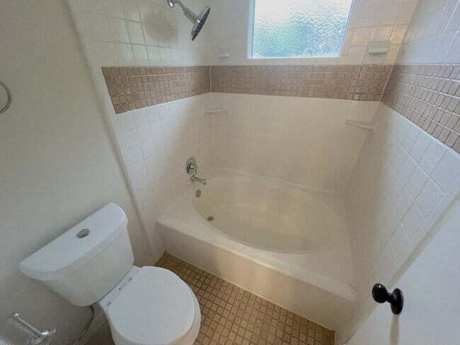 Building Photo - 1635 Ainsdale Dr