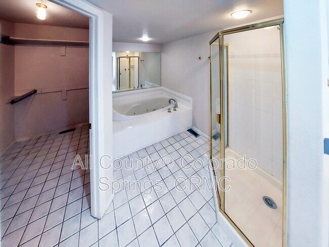 Building Photo - 6568 Foxdale Cir