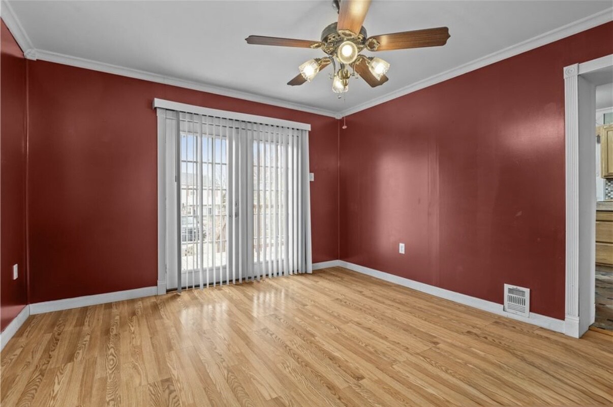 Building Photo - 215 N Mercer Ave