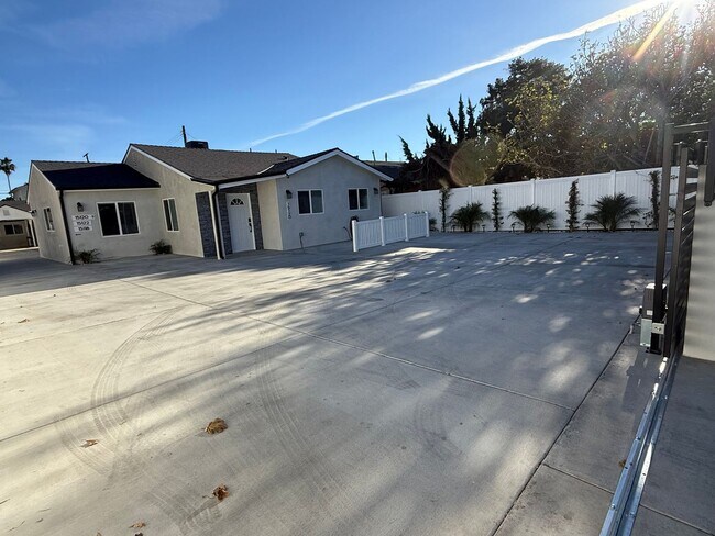 Building Photo - Brand new home 3/2 in prime Sylmar area