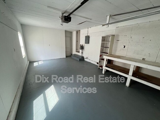 Building Photo - 52 Van Buren Dr