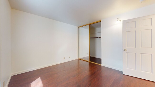 Building Photo - Spacious One Bedroom Condo Available In Pr...