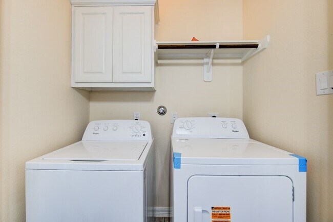 Building Photo - 10014 Spring Shadows Park Cir