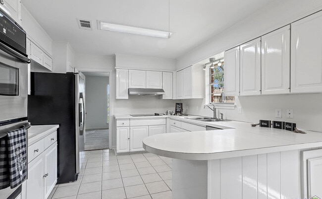 Building Photo - 392 Shadydale Dr