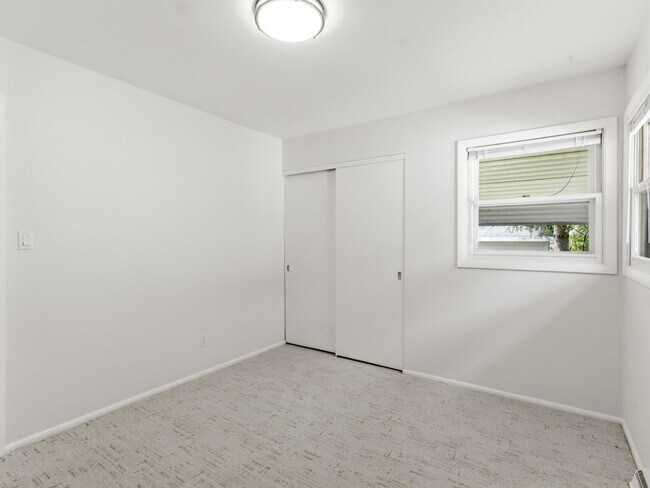 Building Photo - 4913 N Navajo Ave