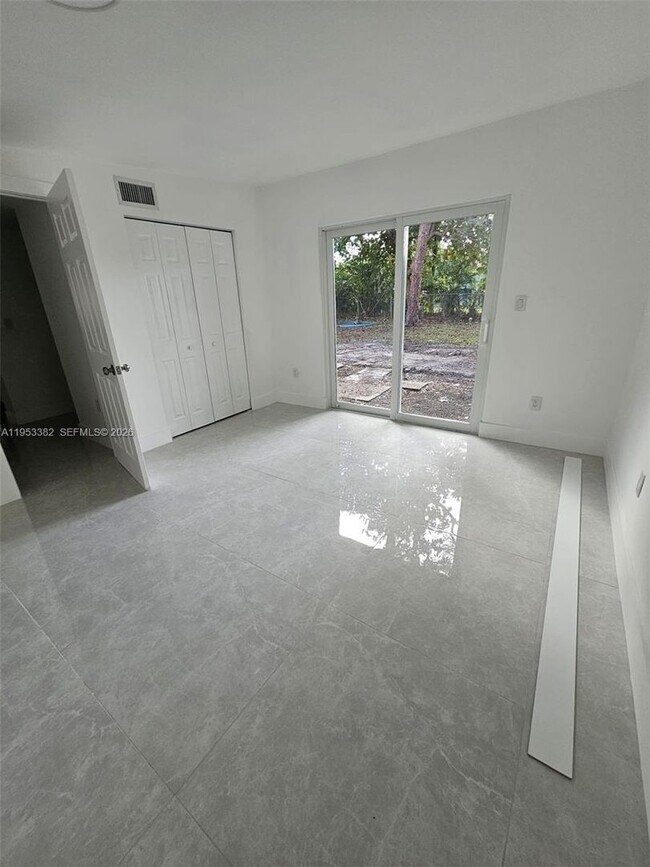 Building Photo - 2488 SW 6th Ct