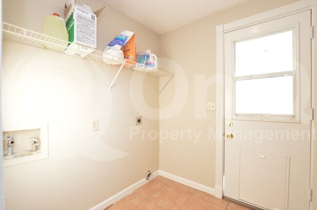 Building Photo - 2125 E Nantuckett Dr