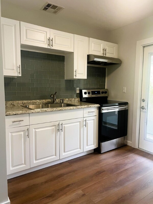 Building Photo - 462 Granada St