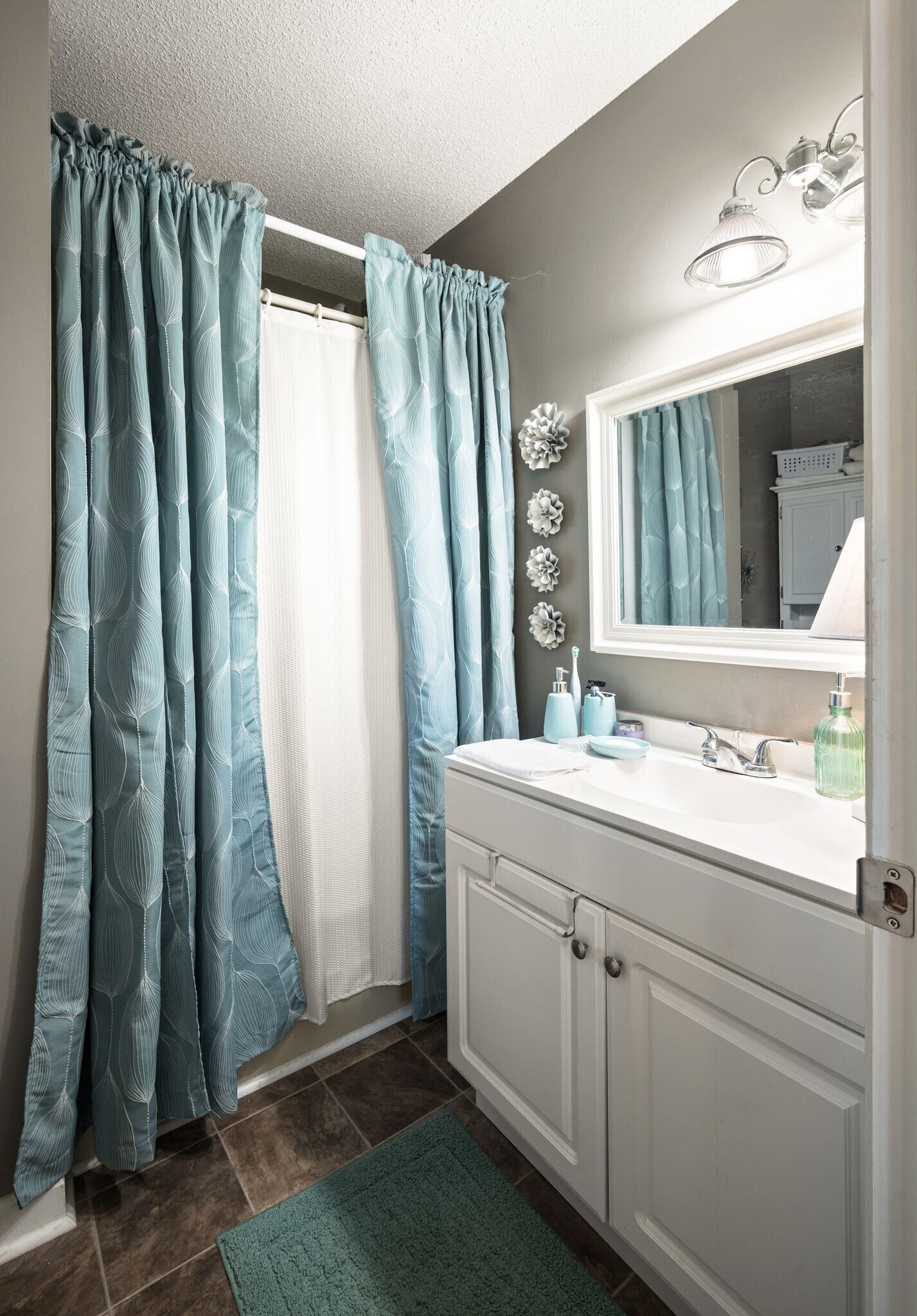 Building Photo - 808 Water View Ter