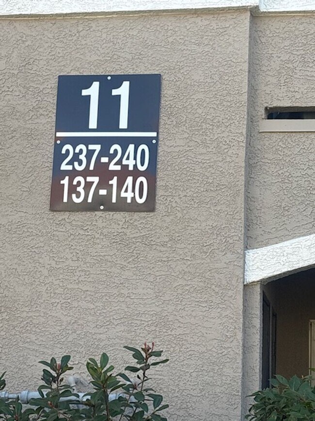 Building Photo - Downstairs unit with 3 bedroom and with two baths