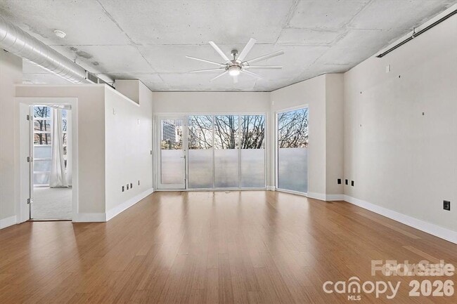 Building Photo - 505 E 6th St