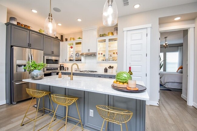 Building Photo - 10914 Brambling Wood Dr