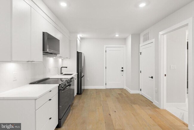 Building Photo - 1208 M St NW