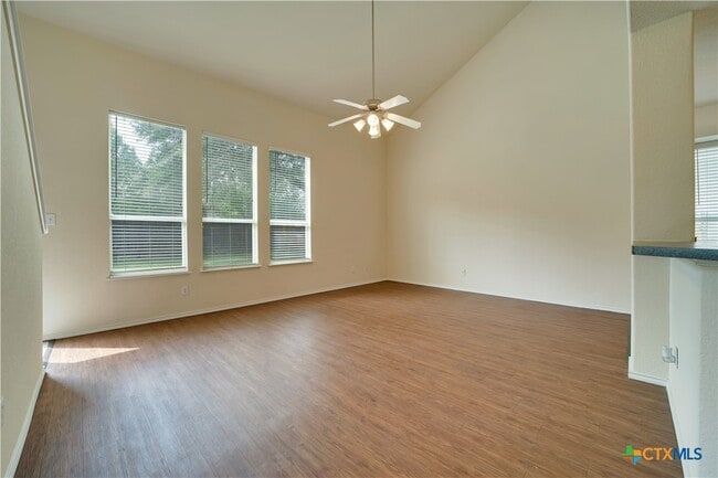 Building Photo - 121 Park Ln