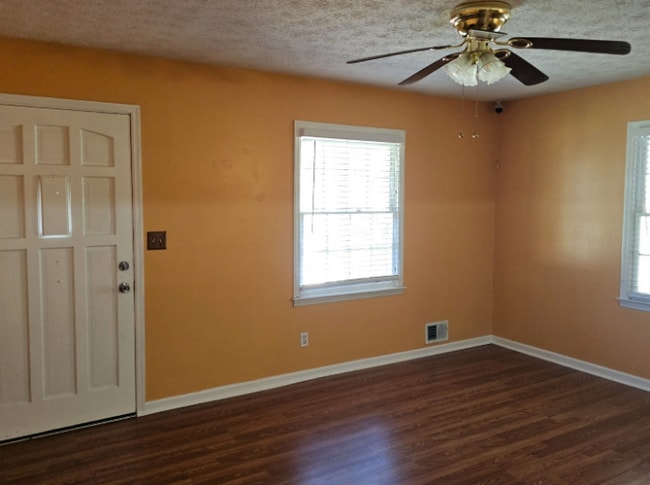 Building Photo - 6116 Evans Dr