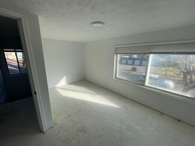 Building Photo - 436 S Washington St