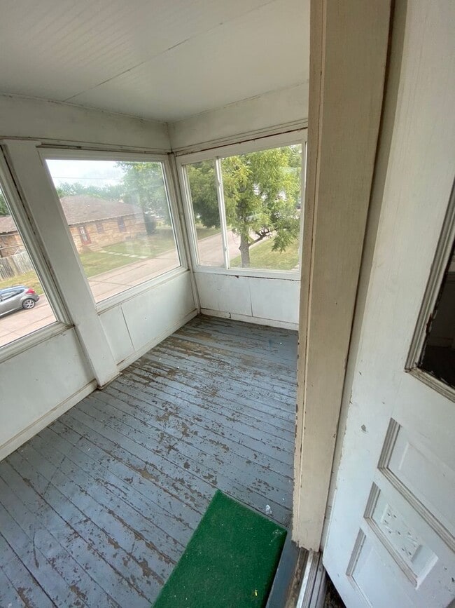Building Photo - 411 N Clay St