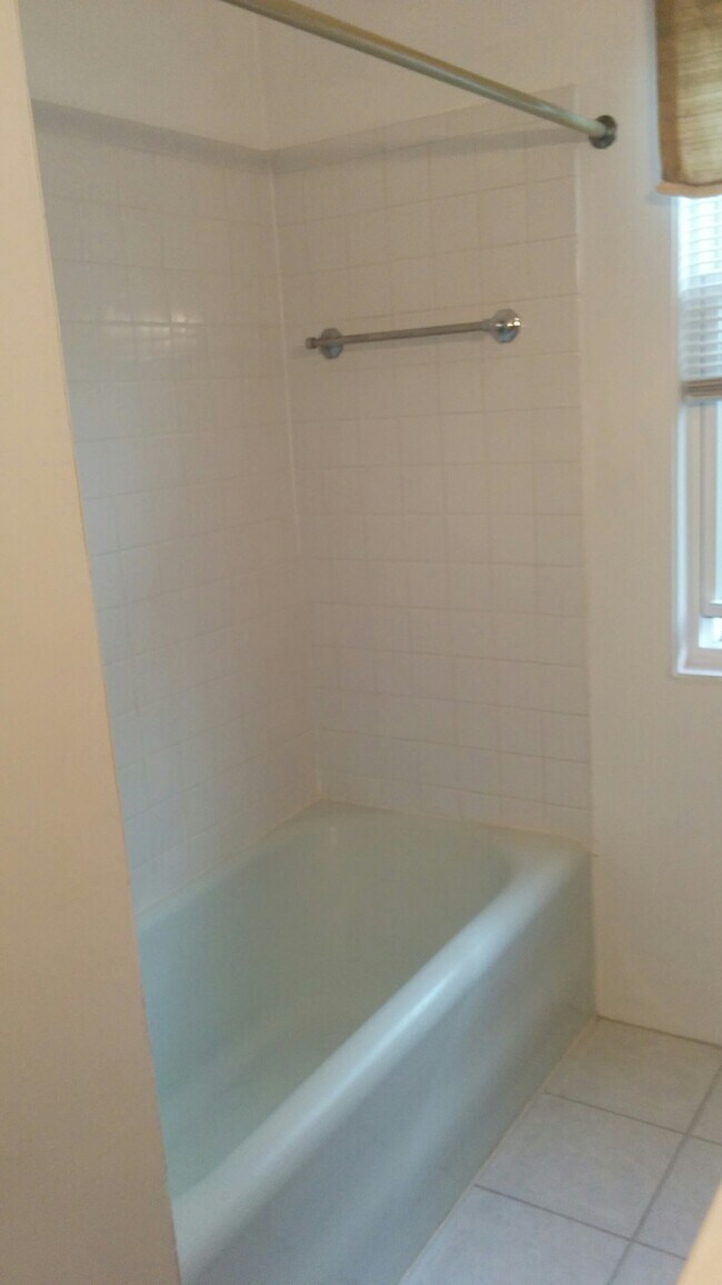 Building Photo - 5848 N Moody Ave