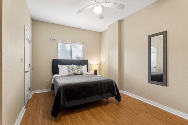 Building Photo - Piazza Condo - Fully Furnished 2bd/2ba - S...