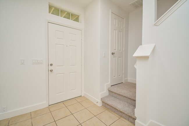 Building Photo - 29725 Sullivan Oaks Dr