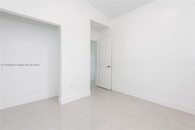 Building Photo - 939 NE 42nd Terrace