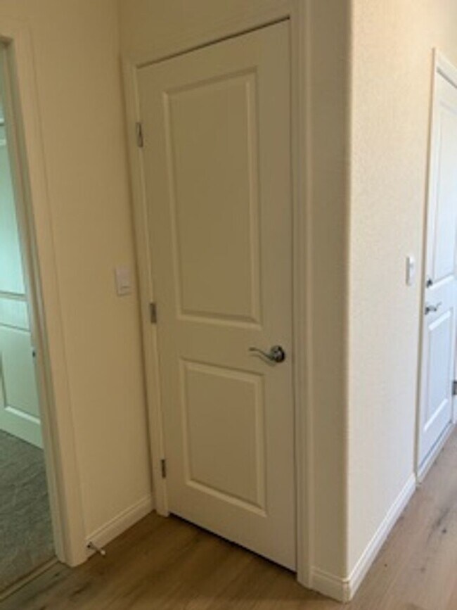 Building Photo - Spacious New Home with 5 Bedrooms in Hende...