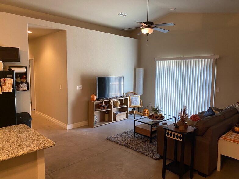 Building Photo - 2846 E 45th Ct N