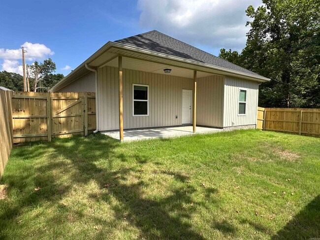 Building Photo - 2214 Nichols Rd