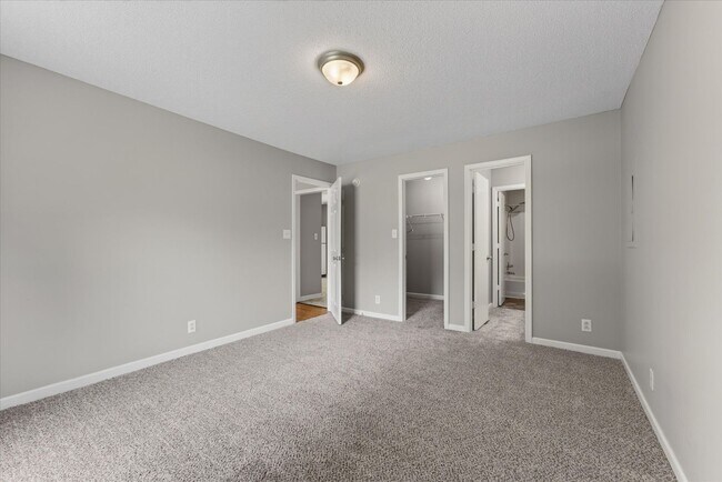 Building Photo - Pet Friendly Three Bedroom!